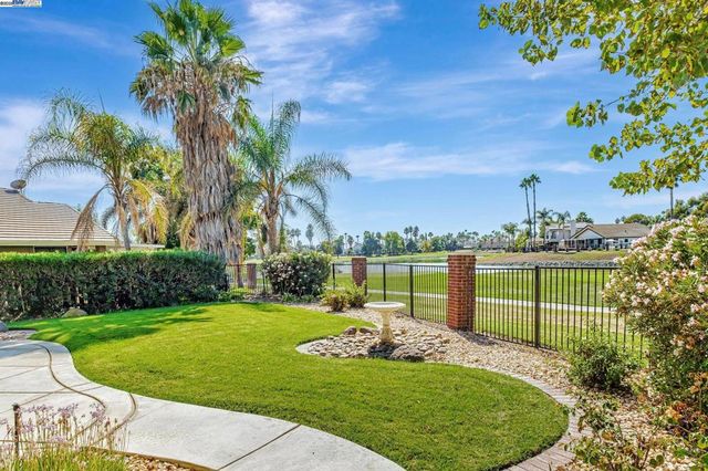 2236 Colonial Ct, Discovery Bay, CA 94505