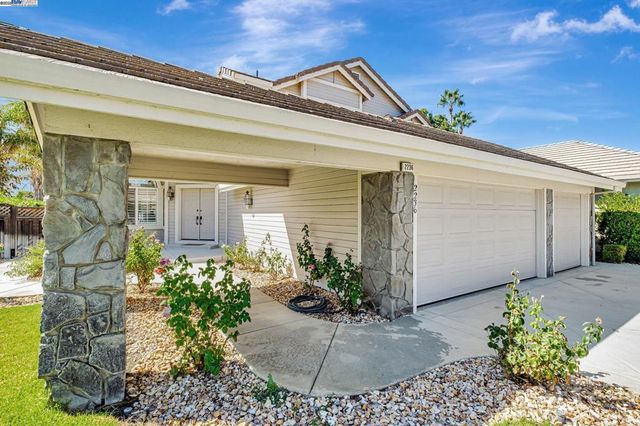 2236 Colonial Ct, Discovery Bay, CA 94505