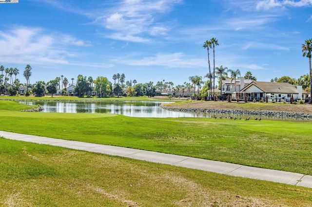 2236 Colonial Ct, Discovery Bay, CA 94505