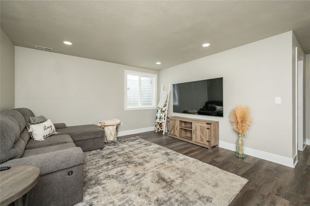 4101 NE 6th Street, Ankeny, IA 50021