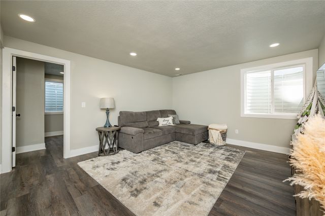 4101 NE 6th Street, Ankeny, IA 50021