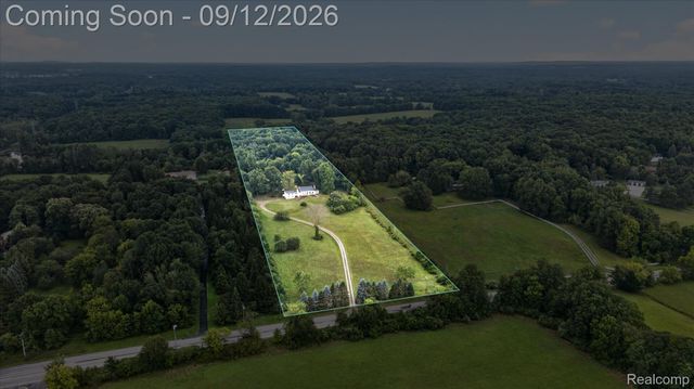 1205 W Oakwood Road, Oxford Charter Township, MI 48371