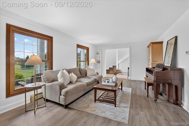 1205 W Oakwood Road, Oxford Charter Township, MI 48371