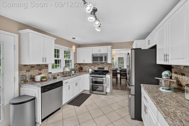 1205 W Oakwood Road, Oxford Charter Township, MI 48371