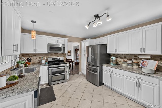 1205 W Oakwood Road, Oxford Charter Township, MI 48371