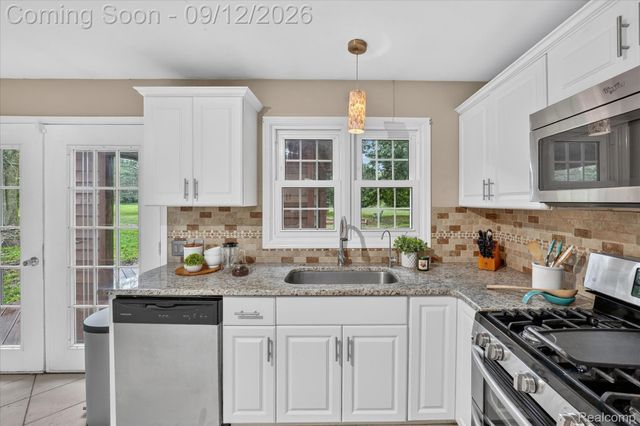 1205 W Oakwood Road, Oxford Charter Township, MI 48371