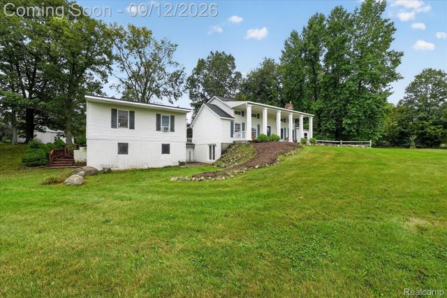 1205 W Oakwood Road, Oxford Charter Township, MI 48371