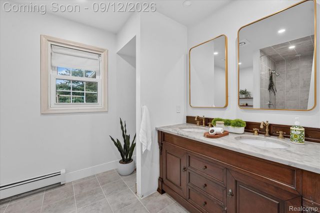 1205 W Oakwood Road, Oxford Charter Township, MI 48371