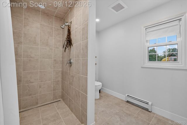 1205 W Oakwood Road, Oxford Charter Township, MI 48371