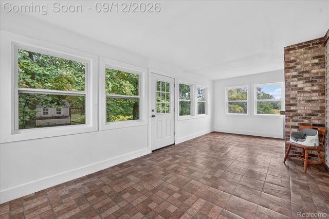 1205 W Oakwood Road, Oxford Charter Township, MI 48371