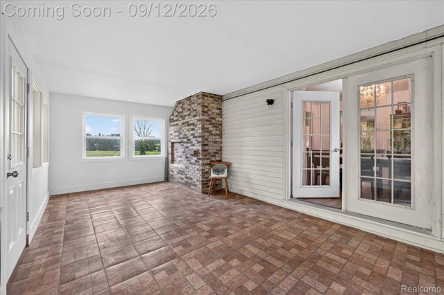 1205 W Oakwood Road, Oxford Charter Township, MI 48371