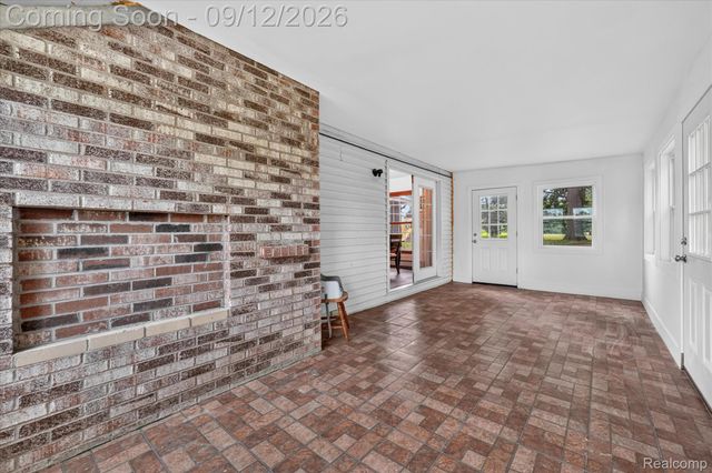 1205 W Oakwood Road, Oxford Charter Township, MI 48371