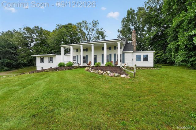 1205 W Oakwood Road, Oxford Charter Township, MI 48371