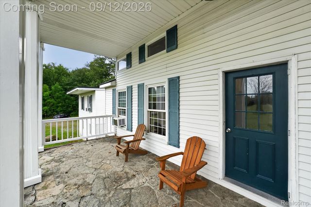 1205 W Oakwood Road, Oxford Charter Township, MI 48371