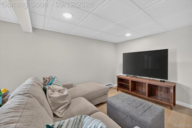 1205 W Oakwood Road, Oxford Charter Township, MI 48371