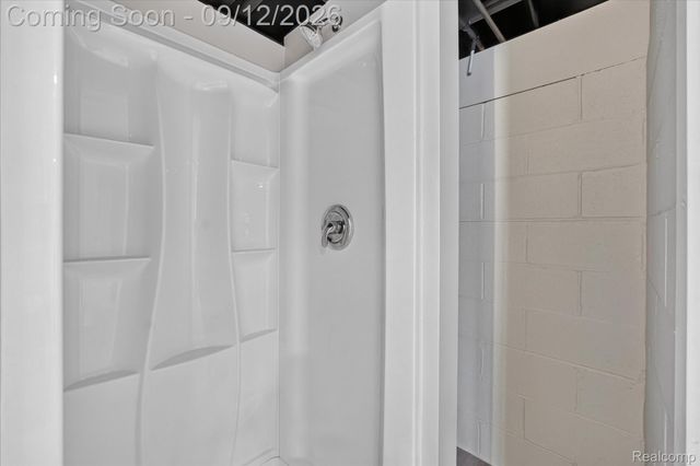 1205 W Oakwood Road, Oxford Charter Township, MI 48371