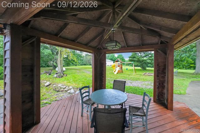 1205 W Oakwood Road, Oxford Charter Township, MI 48371