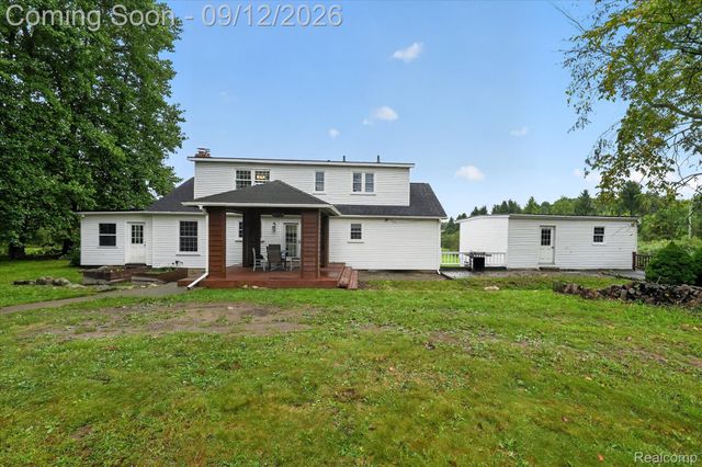 1205 W Oakwood Road, Oxford Charter Township, MI 48371