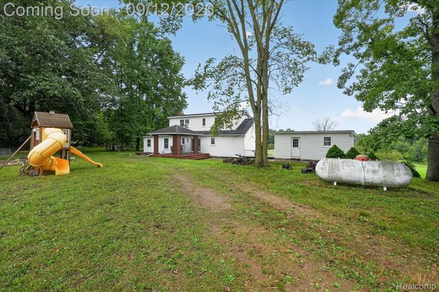 1205 W Oakwood Road, Oxford Charter Township, MI 48371