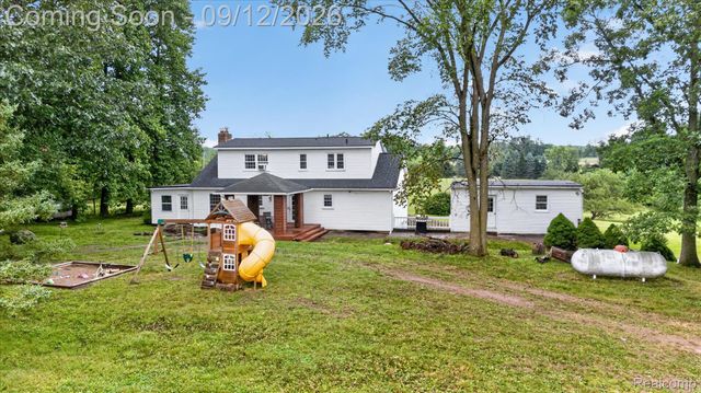 1205 W Oakwood Road, Oxford Charter Township, MI 48371