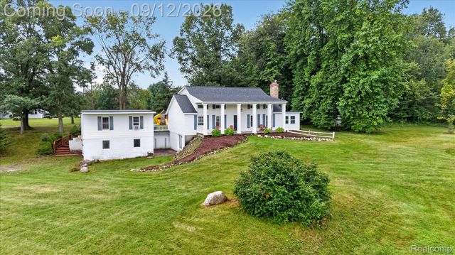 1205 W Oakwood Road, Oxford Charter Township, MI 48371