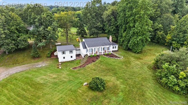 1205 W Oakwood Road, Oxford Charter Township, MI 48371