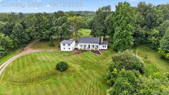 1205 W Oakwood Road, Oxford Charter Township, MI 48371