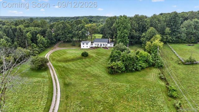 1205 W Oakwood Road, Oxford Charter Township, MI 48371
