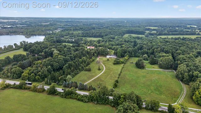 1205 W Oakwood Road, Oxford Charter Township, MI 48371