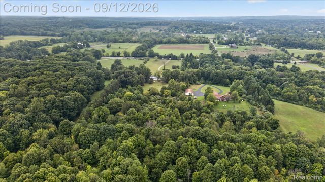 1205 W Oakwood Road, Oxford Charter Township, MI 48371