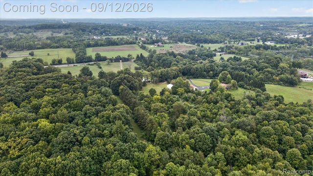 1205 W Oakwood Road, Oxford Charter Township, MI 48371