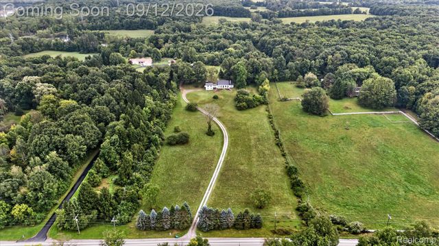 1205 W Oakwood Road, Oxford Charter Township, MI 48371