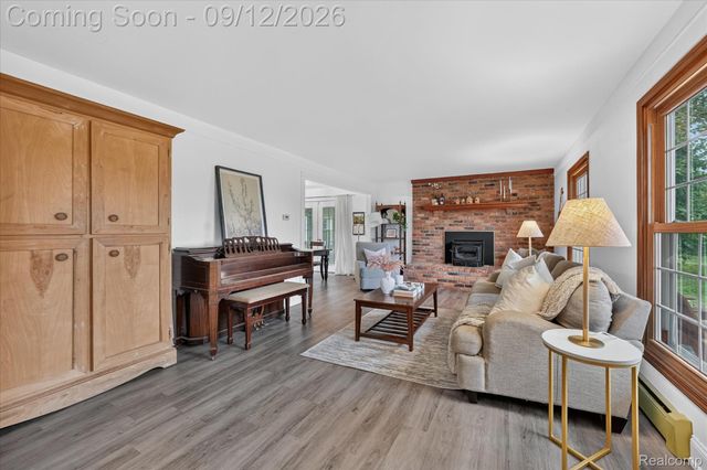 1205 W Oakwood Road, Oxford Charter Township, MI 48371