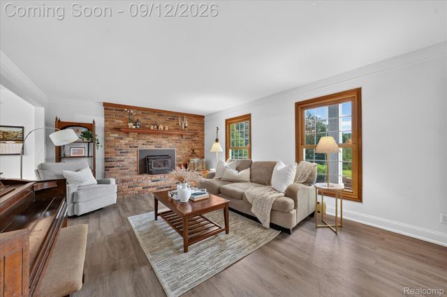 1205 W Oakwood Road, Oxford Charter Township, MI 48371