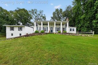 1205 W Oakwood Road, Oxford Charter Township, MI 48371