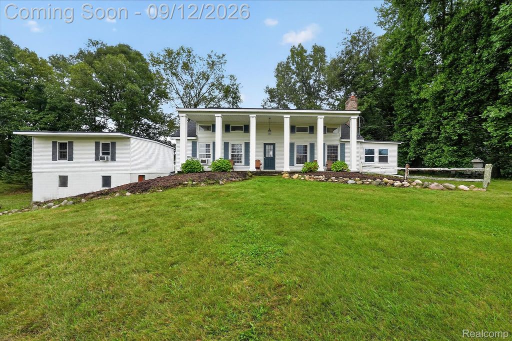 1205 W Oakwood Road, Oxford Charter Township, MI 48371