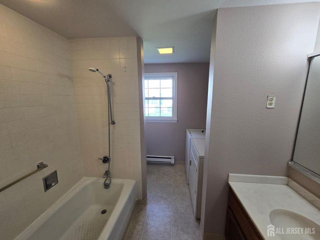 489 New Haven Way B, Monroe, NJ 08831