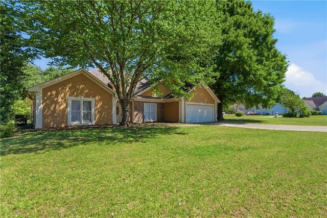 100 Winslow Court, Mcdonough, GA 30253