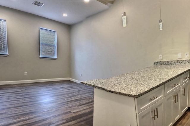 82 Concord St 3A, Framingham, MA 01702