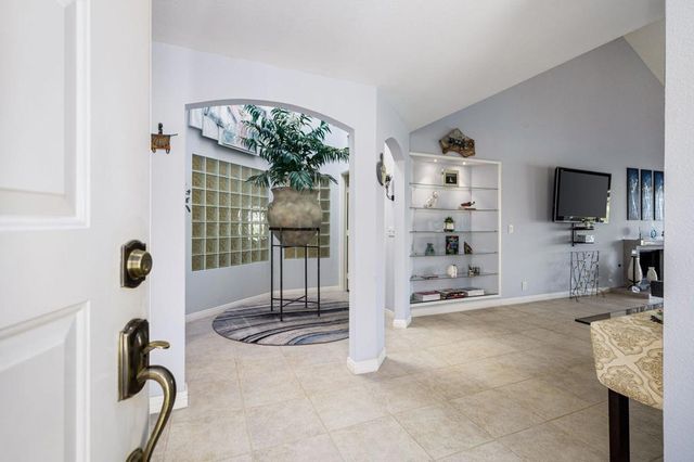 117 Avellino Circle, Palm Desert, CA 92211