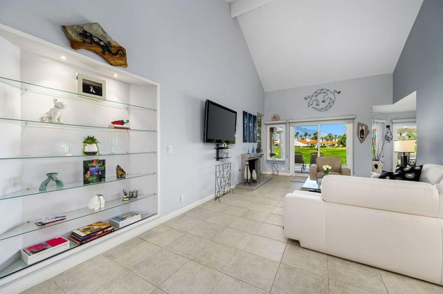 117 Avellino Circle, Palm Desert, CA 92211