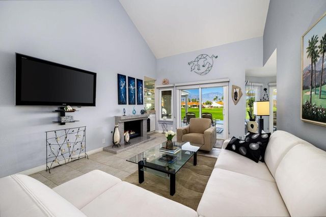 117 Avellino Circle, Palm Desert, CA 92211