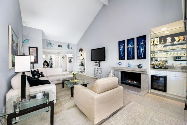 117 Avellino Circle, Palm Desert, CA 92211