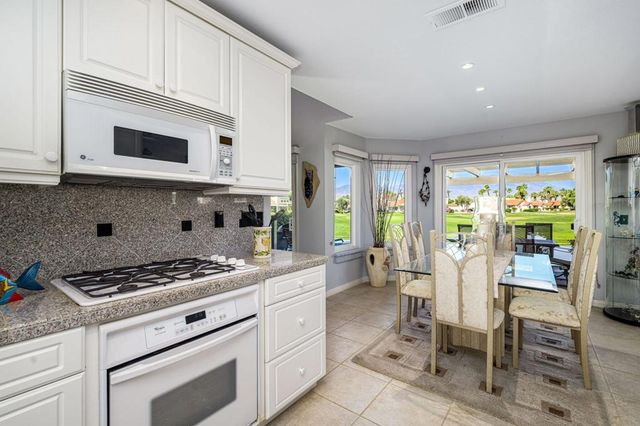 117 Avellino Circle, Palm Desert, CA 92211