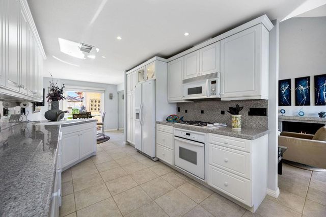 117 Avellino Circle, Palm Desert, CA 92211