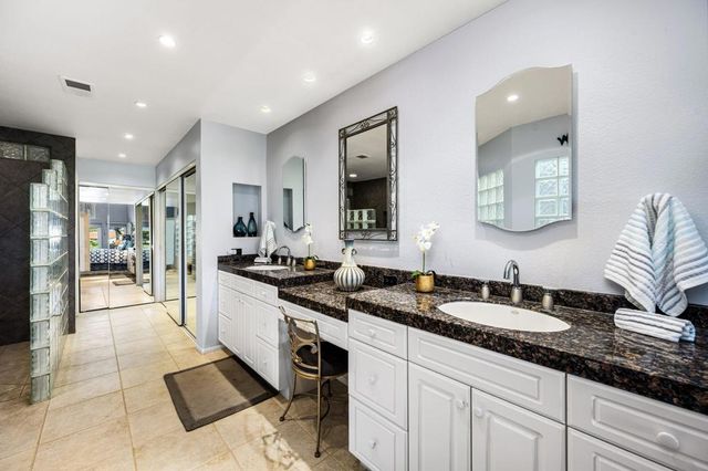 117 Avellino Circle, Palm Desert, CA 92211