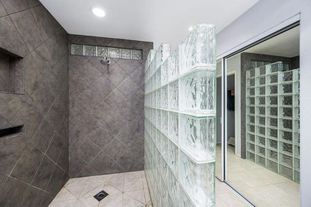 117 Avellino Circle, Palm Desert, CA 92211