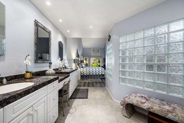 117 Avellino Circle, Palm Desert, CA 92211