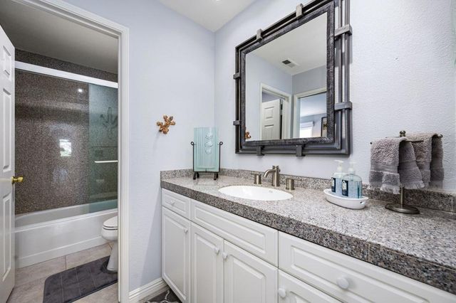 117 Avellino Circle, Palm Desert, CA 92211