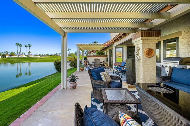 117 Avellino Circle, Palm Desert, CA 92211